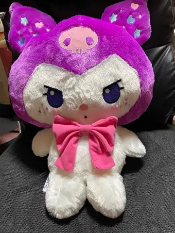 귀여운 산리오 캐릭터즈 슈퍼 라지 봉제 인형 '쿠로미'입니다.