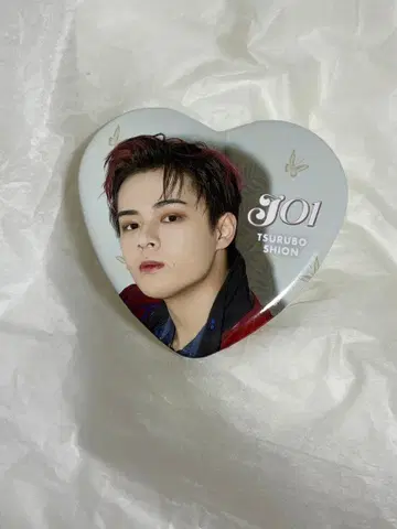 JO1 츠루보 시온 109 크리스마스 콜라보 캔뱃지 하트형