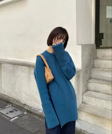 CLANE 슬랜트 컷 니트 탑스