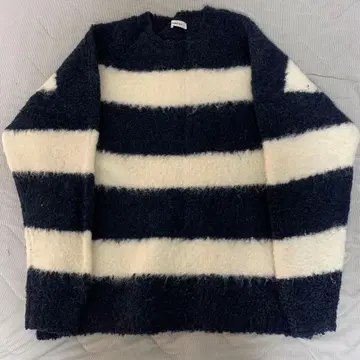 ONCILY 네이비 보더 니트