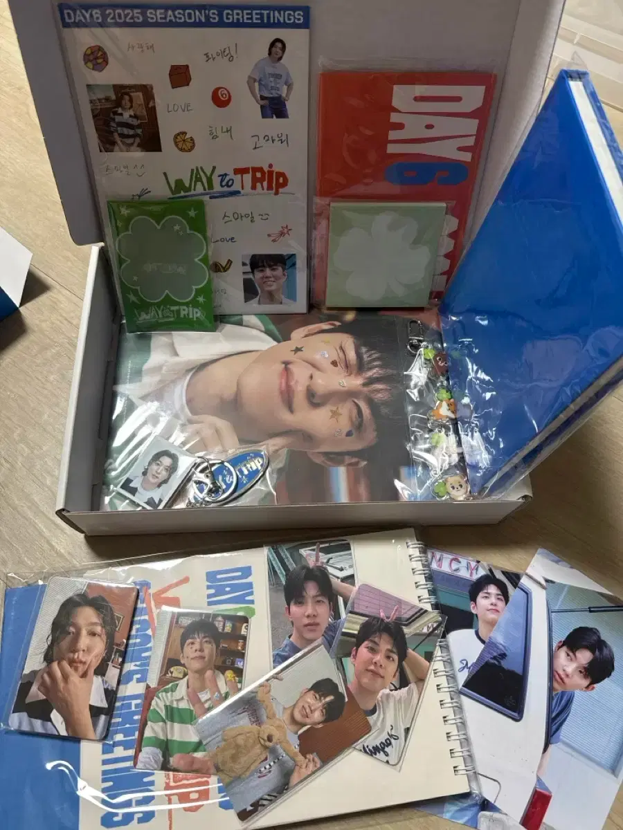 Unused) DAY6 2025 Seasons Greetings full box + pre-order benefit included Dowoon Young K