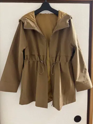 할메크 브라운 후드 부착 마운틴 파카