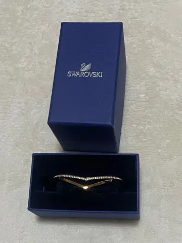 Swarovski V자형 팔찌