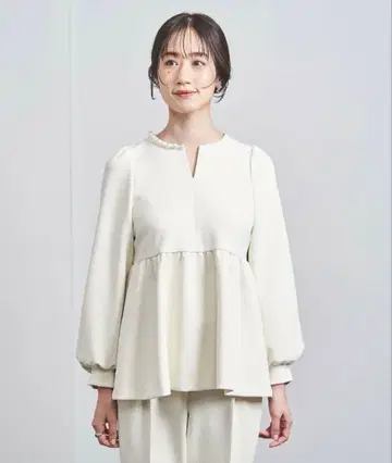 유나이티드 애로우즈 펄 모티브 페플럼 블라우스