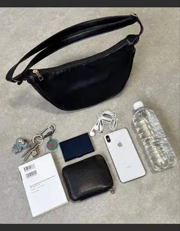 블랙 합성 피혁 숄더백