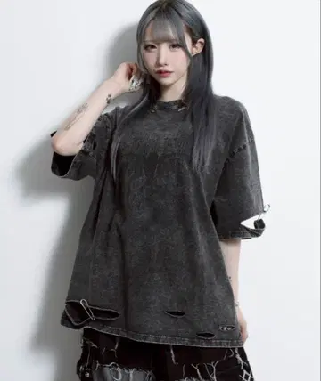 데미지 가공 다크 그레이 T셔츠