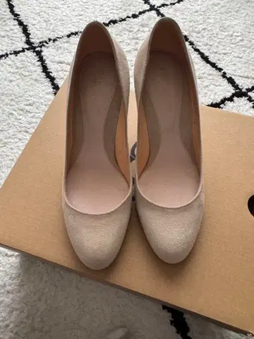 세르지오로시 베이지 펌프스 힐