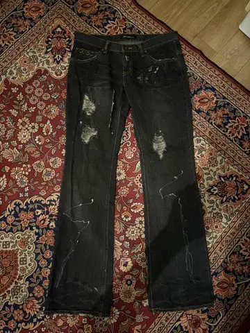 데미지 가공 다크 블루 데님 스트레이트