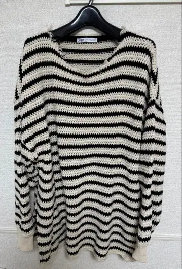 데미지 넥 니트 ZARA