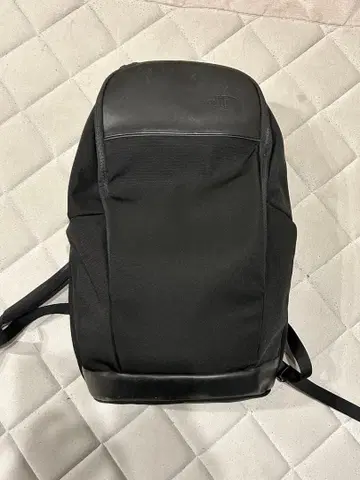 The North Face Roamer Slim Day 블랙 백팩