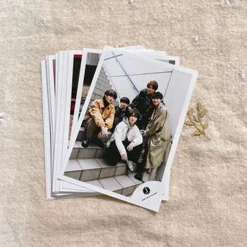 HiHi Jets 2021 집합 공식 사진 27장 J 로고 오프샷