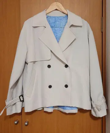 로페피크닉 요크모크 콜라보 숏 트렌치코트