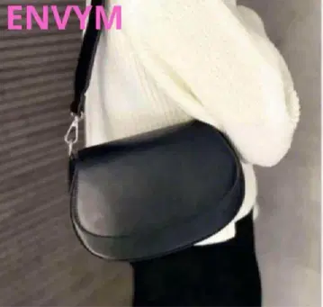 [ 새상품급 ] 숄더백 블랙 블랙 앙비 사선 크로스 컴팩트 숄더백