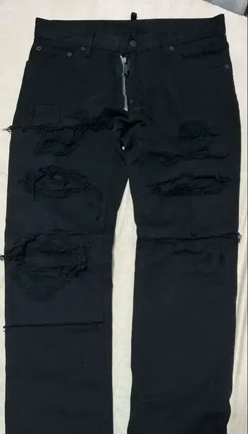 DSQUARED2 데미지 가공 블랙 데님 팬츠