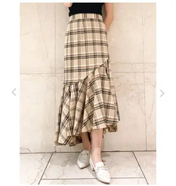 릴리 브라운 체크 무늬 플레어 롱 스커트
