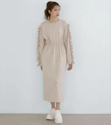 메라키 프릴 소매 베이지 롱 원피스