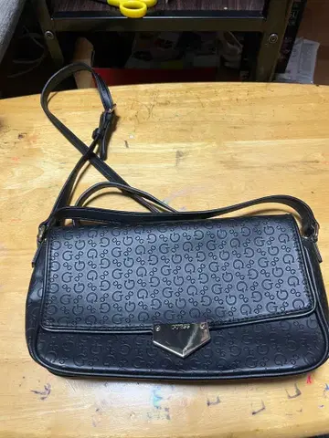 블랙 로고 숄더백