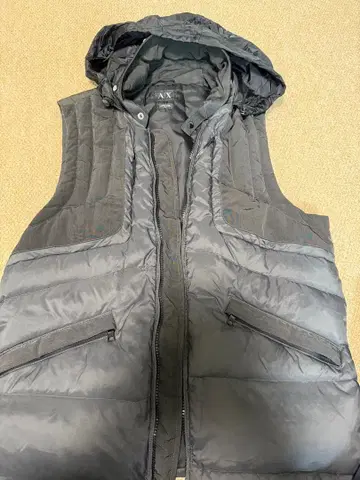 AX 후드 부착 다운 베스트 블랙