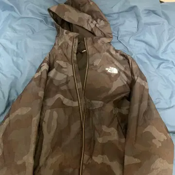 The North Face 카모플라쥬 나일론 자켓