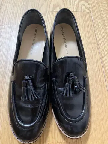 츠모리치사토 태슬 장식 블랙 로퍼 24cm