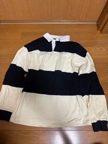 GU 블랙 아이보리 스트라이프 긴팔 피케 셔츠