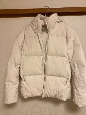 유니클로 심리스 다운 후드티 M