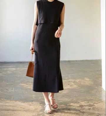 NOBLE 슬리브리스 레이어드 니트 원피스