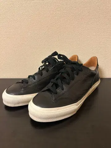 SPINGLE MOVE 블랙 가죽 스니커즈