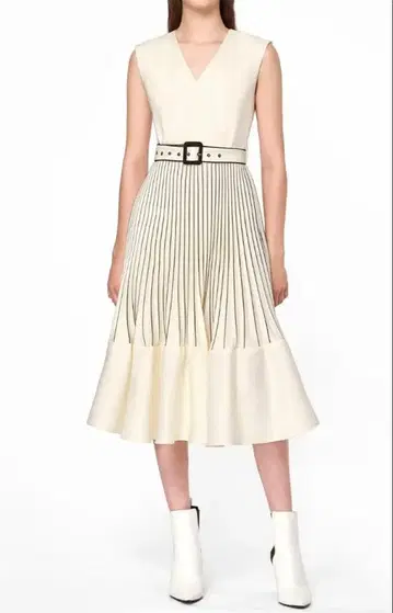 [ Saturday club ] 애프리콧 슬리브리스 미디 드레스