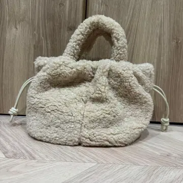 qbag paris moe 미사용 퍼 소재 복조리형 토트백