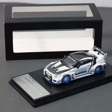 1/64 MC 닛산 LB Works GT-R R35 화이트/카본
