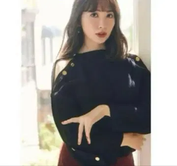 herlipto Embellished Button Ribbed Knit