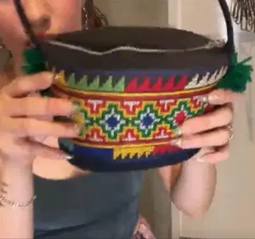 juemi plumvintage 바스켓백 폼폼 포함