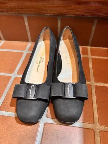 Ferragamo 블랙리본 플랫슈즈 22.5cm