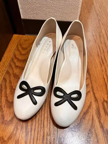 TOCCA 리본 모티브 레인 신발