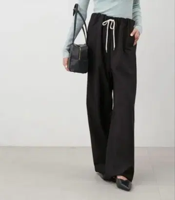 블랙 와이드 팬츠 드로우 스트링 포함