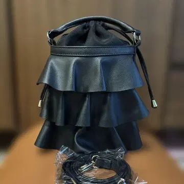 새상품급 어반 리서치 RODESCO 블랙 프릴 핸드백