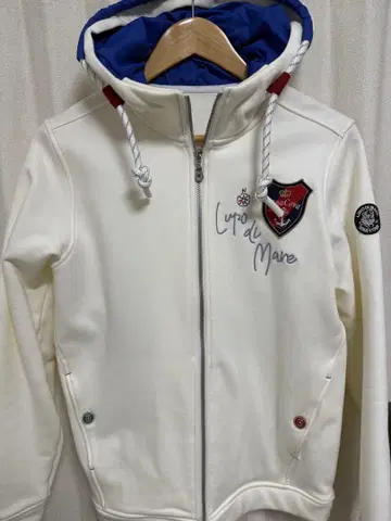 시나코바 화이트 후드티