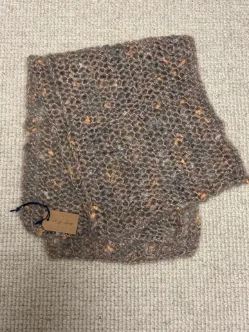 브라운 계열 시스루 니트 머플러