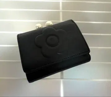 MARY QUANT 엠보싱 데이지 펄 미니 지갑 마리쿠와