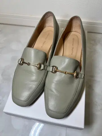 Oriental Traffic 가죽 로퍼 금장 장식 포함