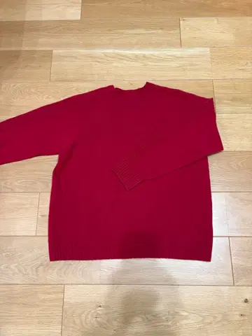 새상품급! 빨간색 울 100% 긴팔 니트