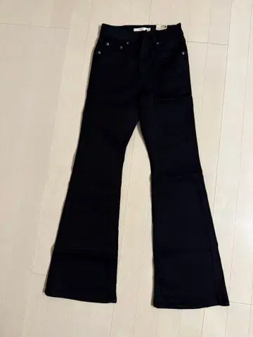 LEVI 726 플레어 블랙 데님 25