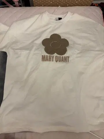 마리콴트 사가라 자수 티셔츠 베이지