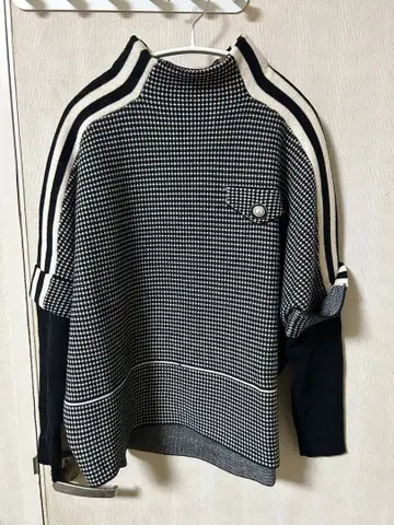 MOSIQINA 하이넥 체크 무늬 스웨터