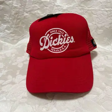 Dickies 레드 트래커 캡