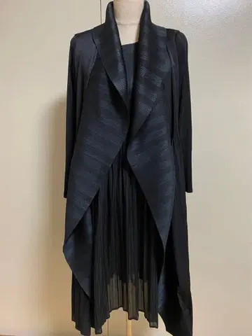 블랙 플리츠 긴팔 원피스