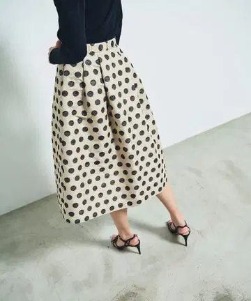 그레이스 콘티넨탈 라메 도트 자카드 스커트