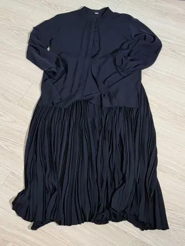 미라 오웬 스커트 셋업 플리츠 네이비