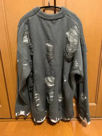 데미지 가공 오버 사이즈 니트 스웨터 그레이